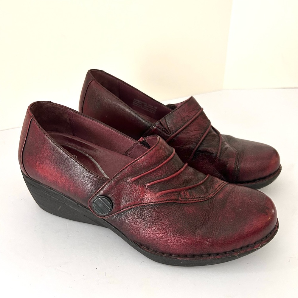 Dansko Aimee leather wedge slip ons. Deep red/brown size 7.5-8 EU 38. Ruched.